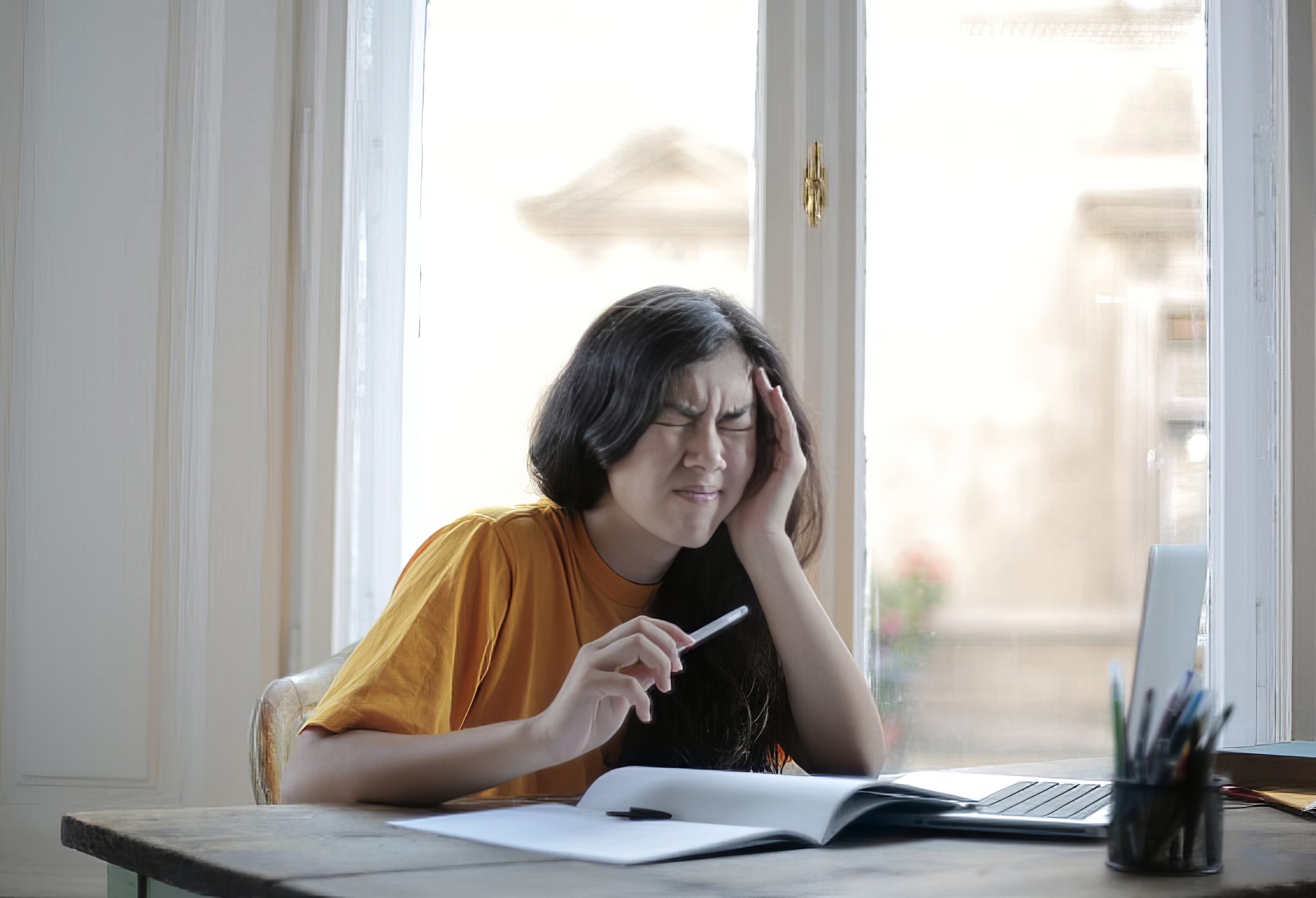 Mengapa workload yang kebanyakan bikin kamu mudah sakit kepala